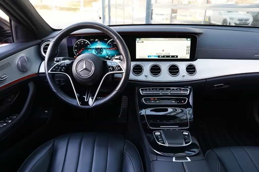 Mercedes-Benz E-Class 400d 4Matic AMG Pano-Burmester-HuD *MB100* 12/2020-photo-9