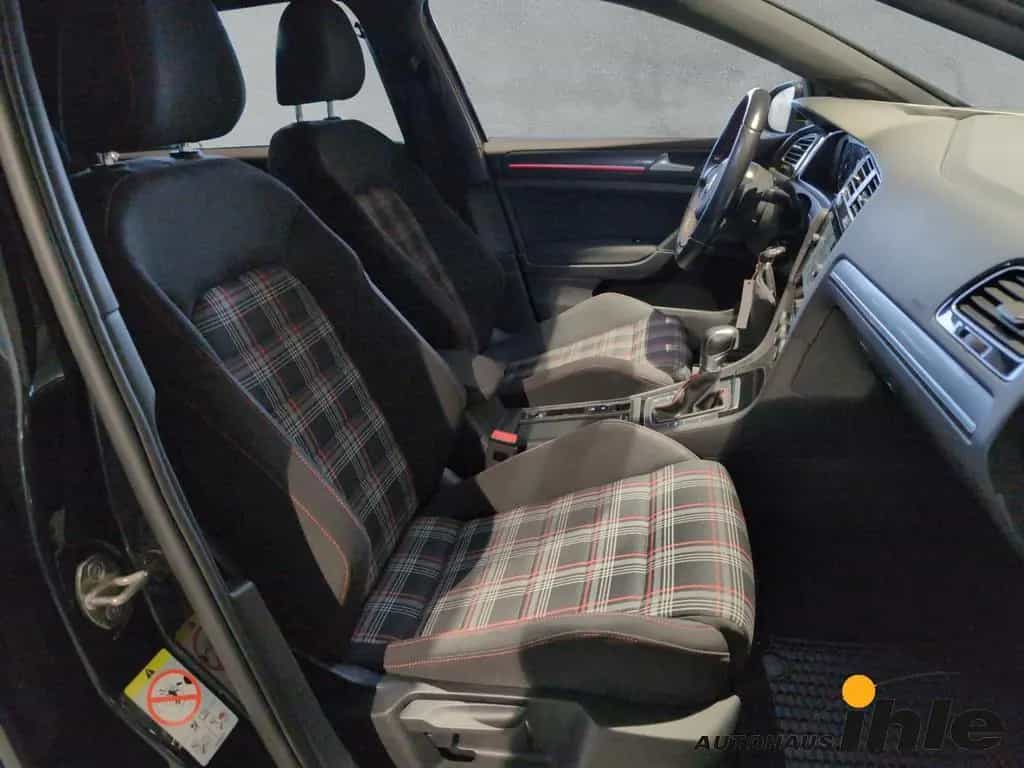 Volkswagen Golf GTI VII Performance 2,0 TSI DSG NAVI+R-FAHR 11/2017-photo-3