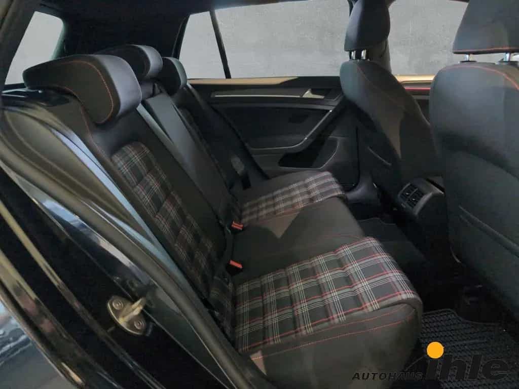 Volkswagen Golf GTI VII Performance 2,0 TSI DSG NAVI+R-FAHR 11/2017-photo-8