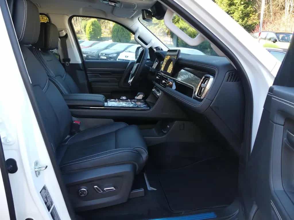 BAIC BJ60 *4WD*Kam 360°*7 Sitze*LED*Pano* 01/2026-photo-12