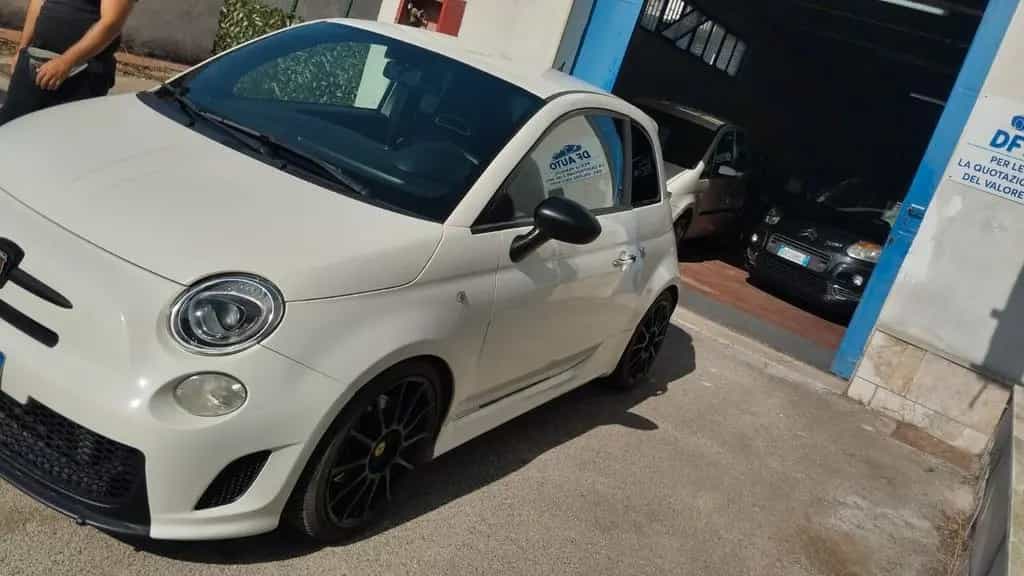 Abarth 500 1.4 Turbo T-Jet 08/2011-photo-5