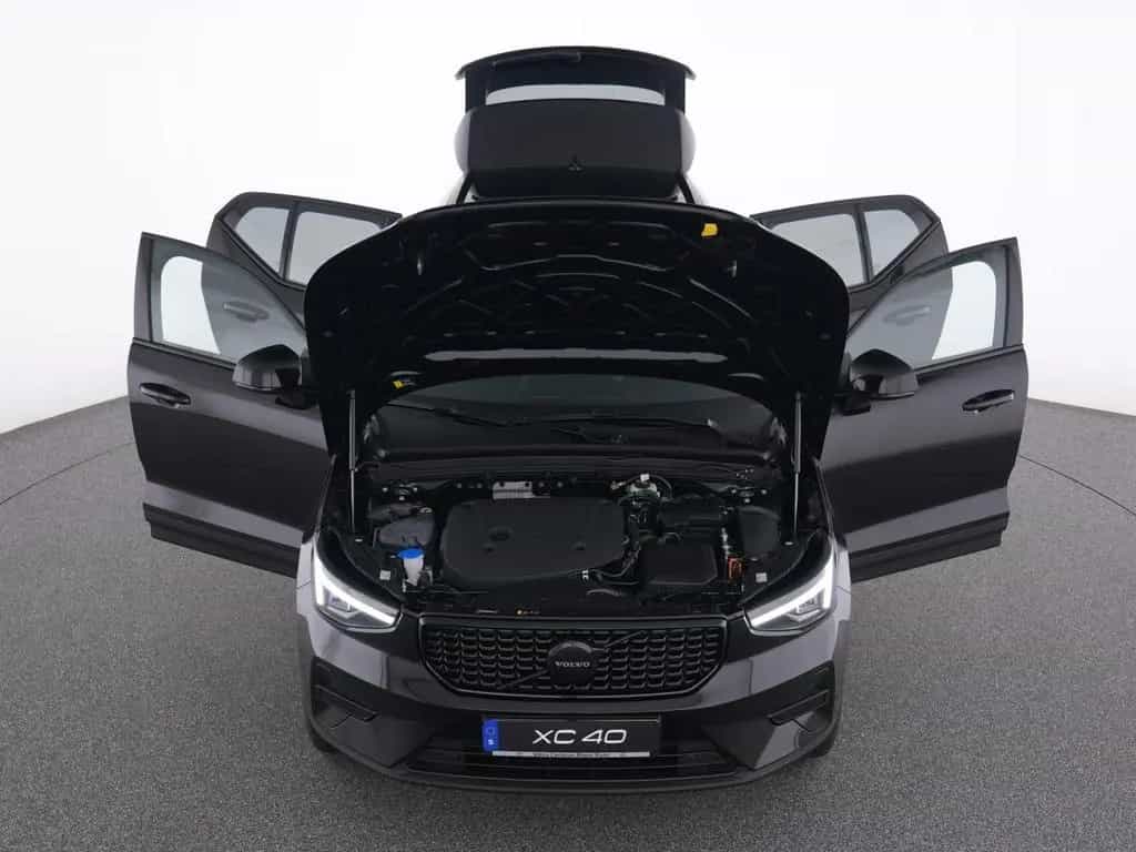 Volvo XC40 B3 Plus Black Edition+ 11/2025-photo-12