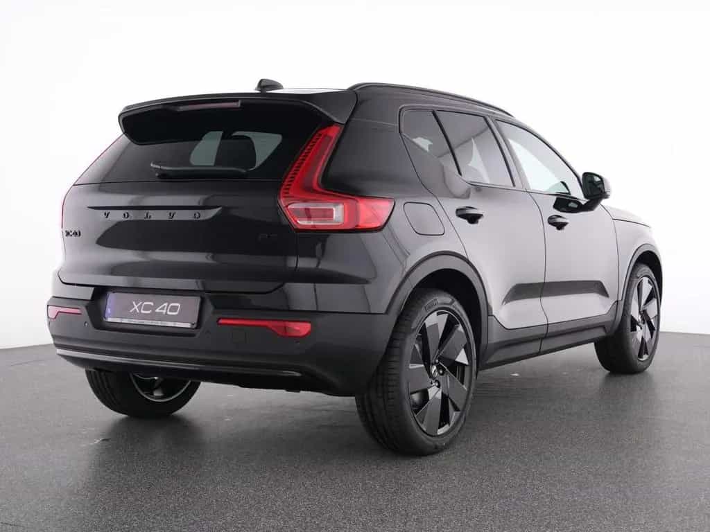 Volvo XC40 B3 Plus Black Edition+ 11/2025-photo-2