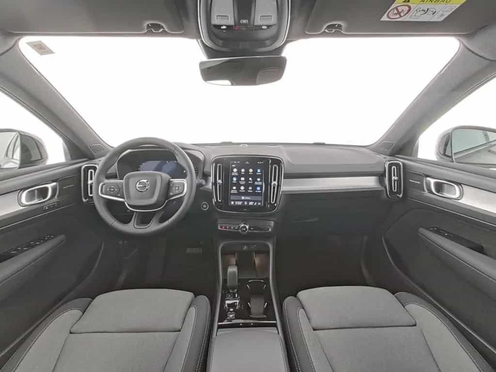 Volvo XC40 B3 Plus Black Edition+ 11/2025-photo-3
