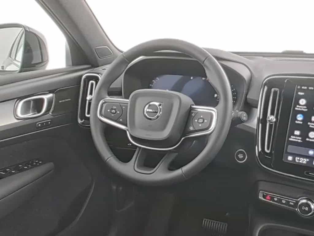 Volvo XC40 B3 Plus Black Edition+ 11/2025-photo-4