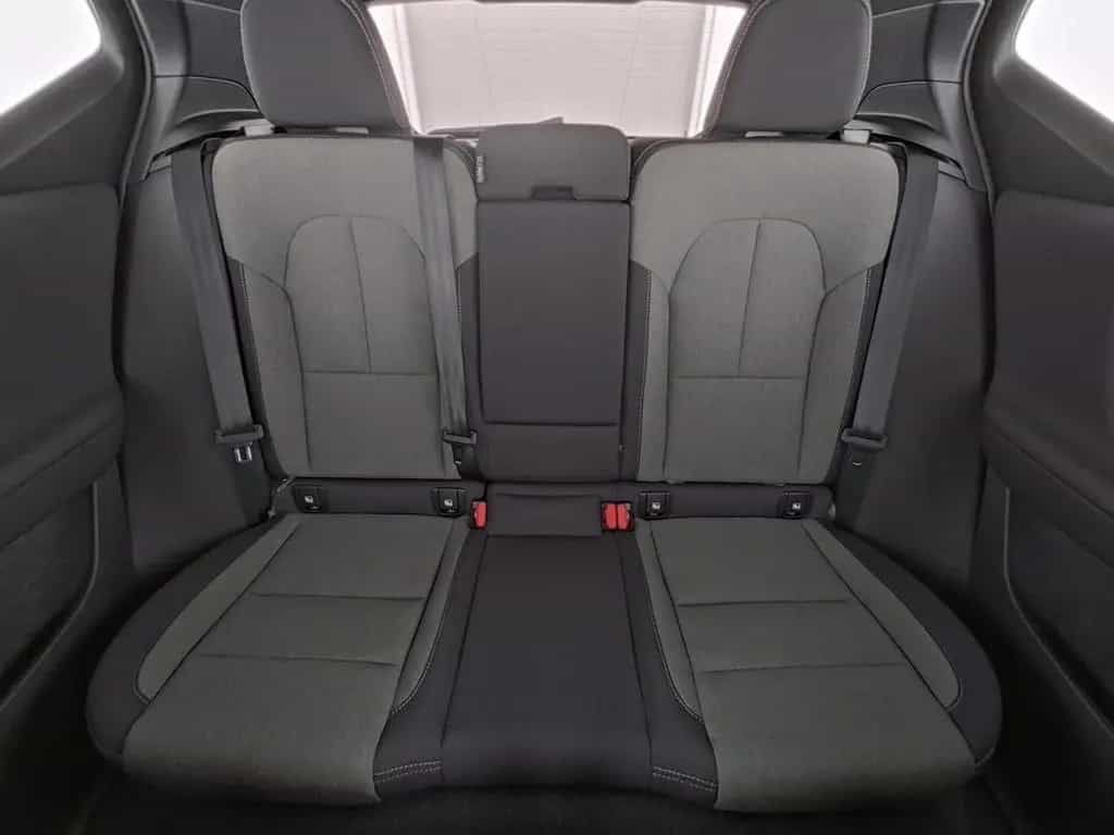 Volvo XC40 B3 Plus Black Edition+ 11/2025-photo-5