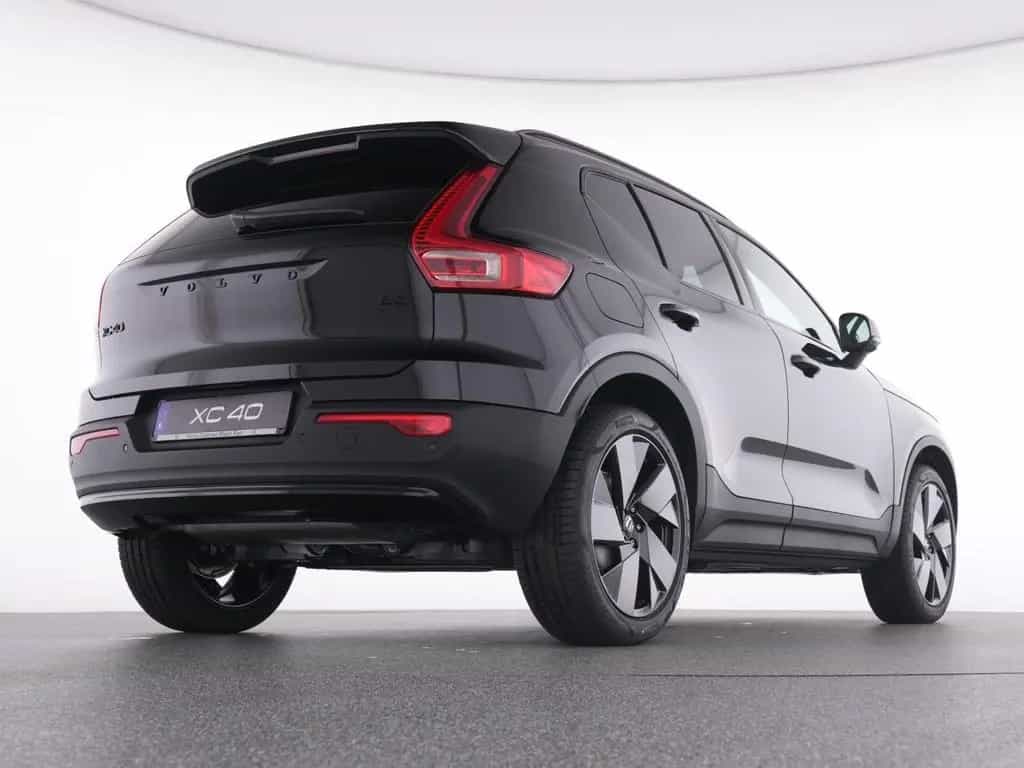 Volvo XC40 B3 Plus Black Edition+ 11/2025-photo-7
