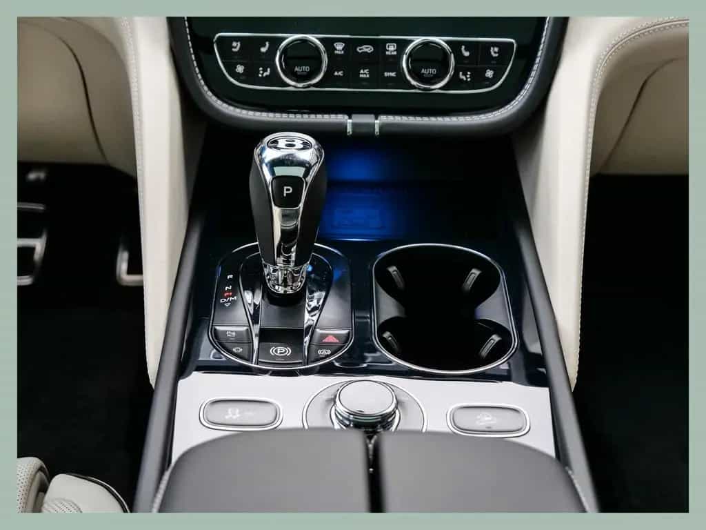 Bentley Bentayga V8 Azure // BENTLEY DÜSSELDORF null-photo-16