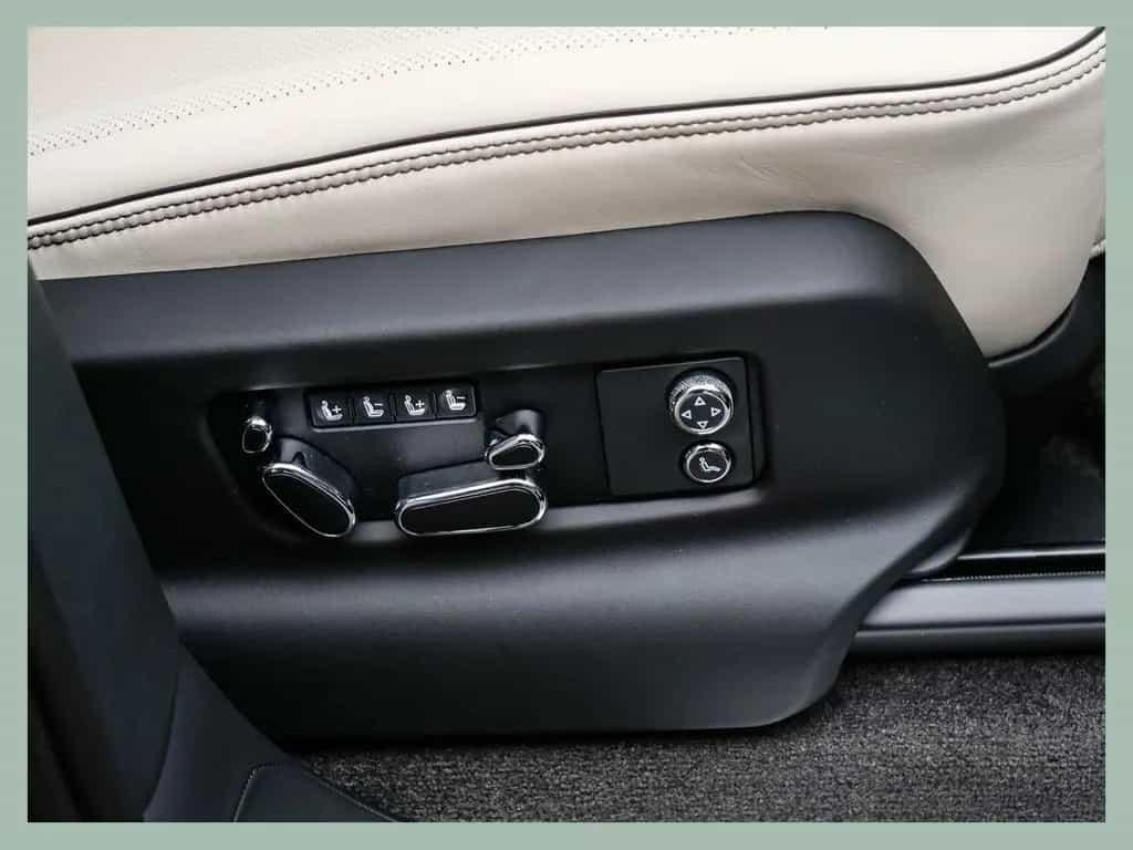 Bentley Bentayga V8 Azure // BENTLEY DÜSSELDORF null-photo-21