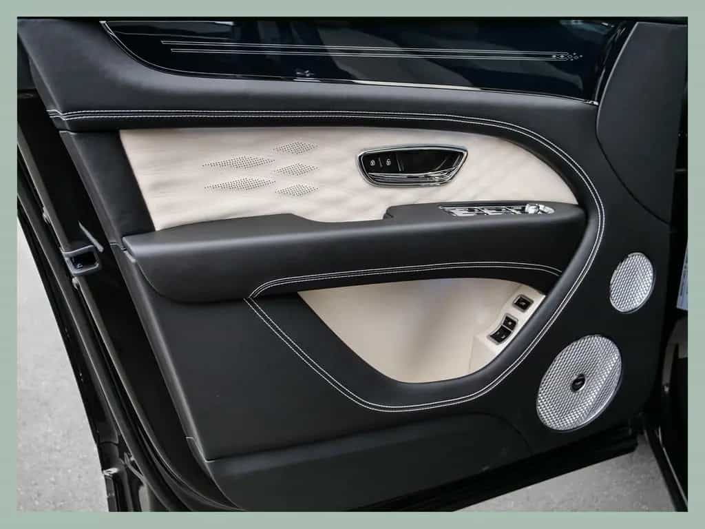 Bentley Bentayga V8 Azure // BENTLEY DÜSSELDORF null-photo-24