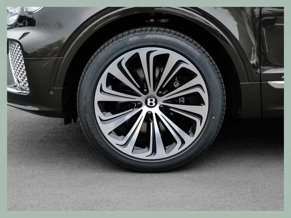 Bentley Bentayga V8 Azure // BENTLEY DÜSSELDORF null-photo-5