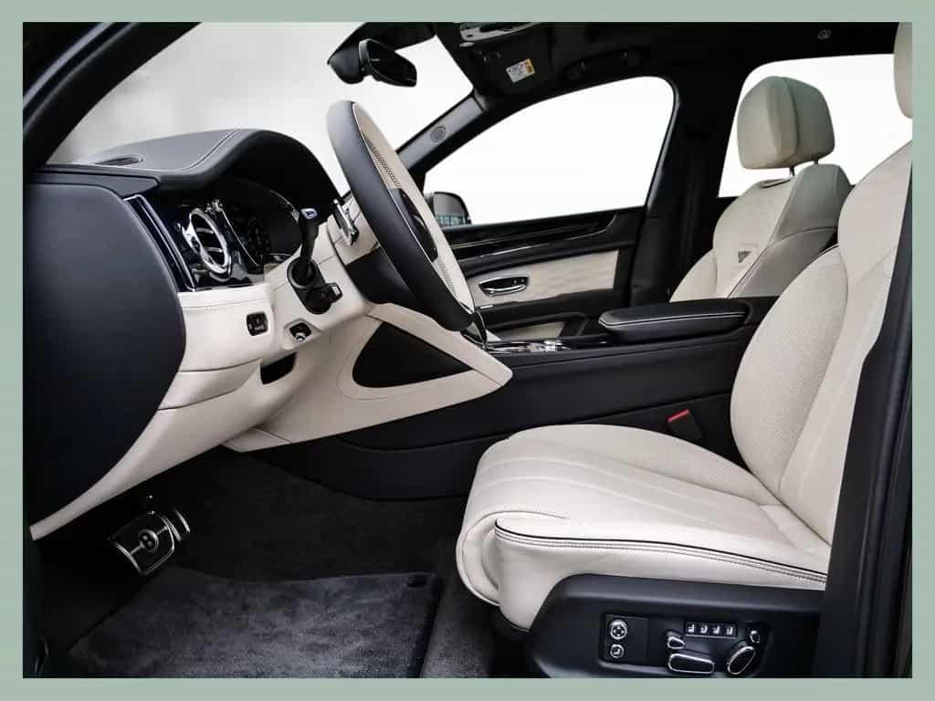 Bentley Bentayga V8 Azure // BENTLEY DÜSSELDORF null-photo-8