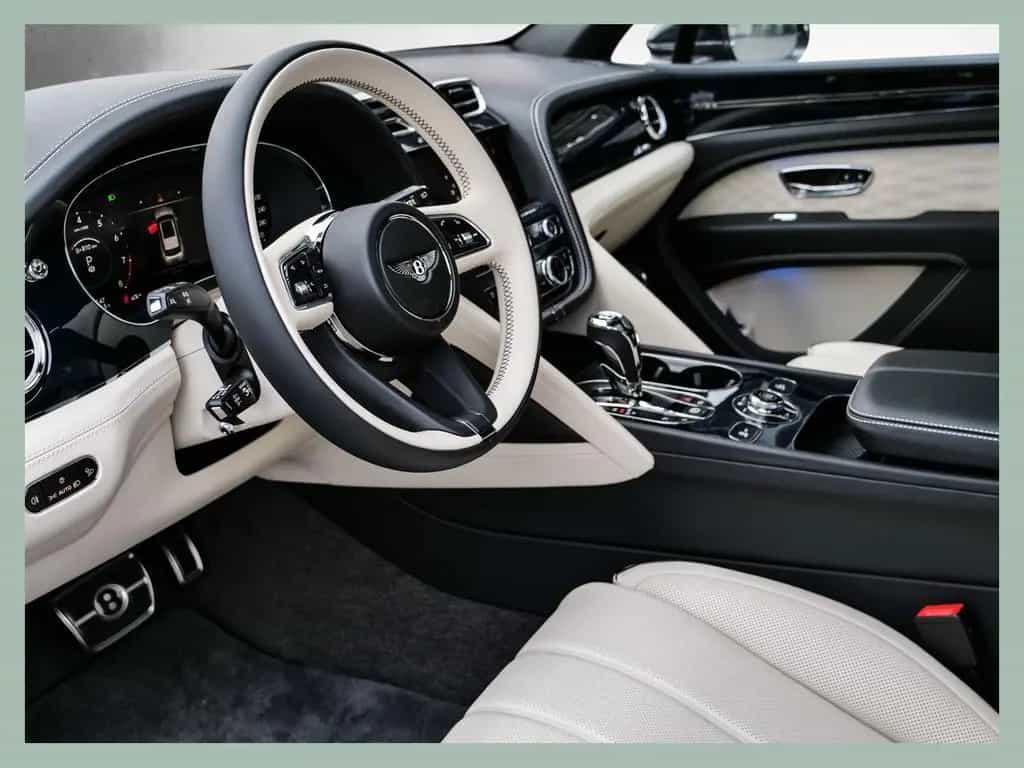 Bentley Bentayga V8 Azure // BENTLEY DÜSSELDORF null-photo-9