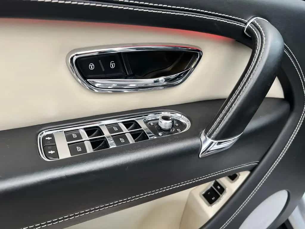 Bentley Bentayga 4.0D/CARBON/MULLINER/PANO/FOND ENT/360 02/2017-photo-8