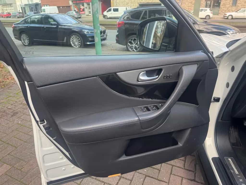 Infiniti QX70 3.0 d S Premium 05/2015-photo-5