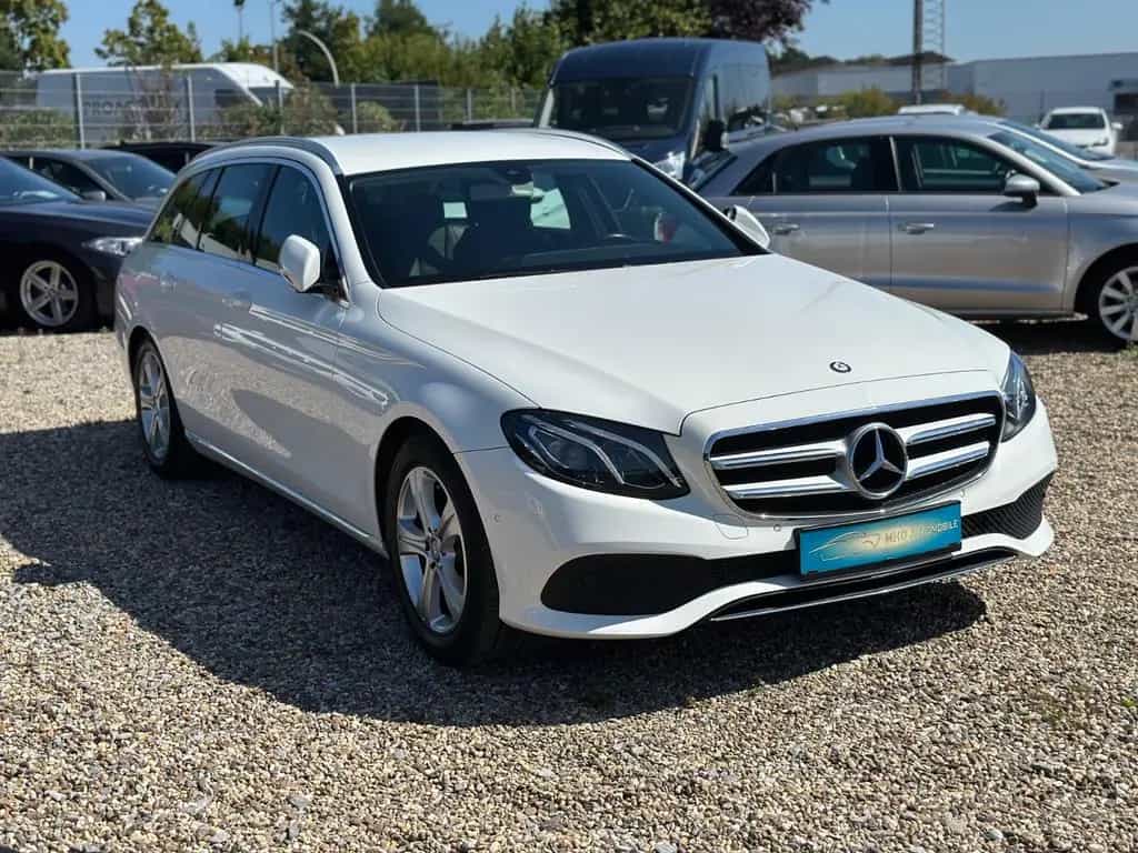 Mercedes-Benz E-Class 200 T-Modell Avantgarde Navi LED Kamera 11/2016-photo-2