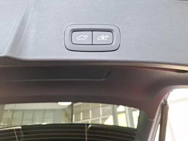 Volvo XC40 B3 Plus Black Edition StandHz 360Grad H&K M 10/2025-photo-12