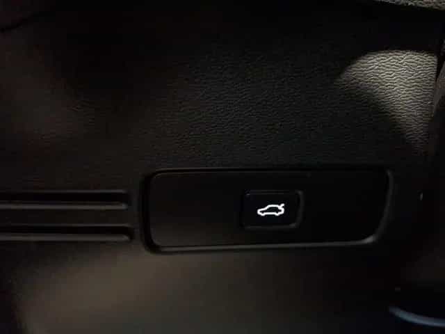 Volvo XC40 B3 Plus Black Edition StandHz 360Grad H&K M 10/2025-photo-17