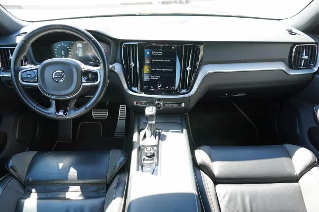 Volvo V60 T5 R-Design LED Navi HarmanKardon Keyless 01/2020-photo-11