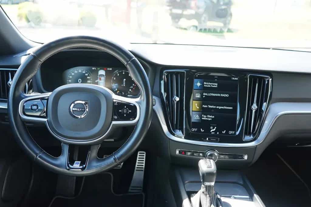 Volvo V60 T5 R-Design LED Navi HarmanKardon Keyless 01/2020-photo-12