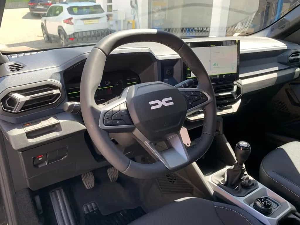 Dacia Bigster EXPRESSION MILD HYBRID 130 4x4 SHZ+NAVI 07/2025-photo-8