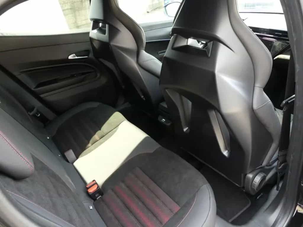 Alfa Romeo Junior IBRIDA Q4 1.2 VGT 145PS DCT6 SPORT SABELT 01/2026-photo-17