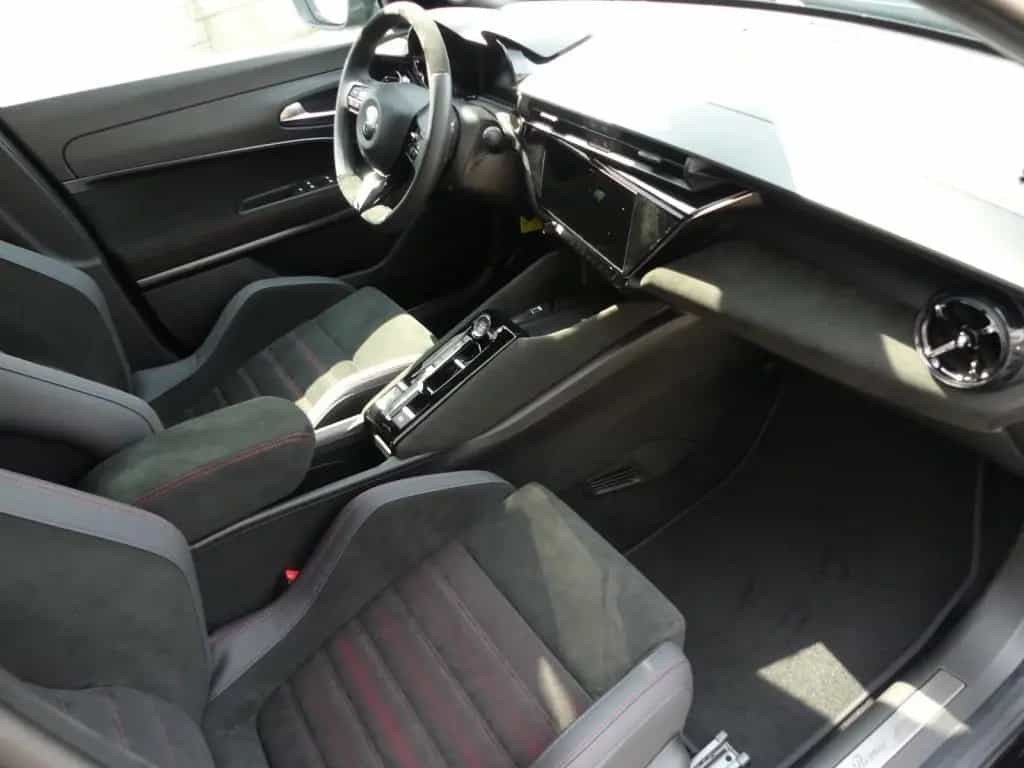 Alfa Romeo Junior IBRIDA Q4 1.2 VGT 145PS DCT6 SPORT SABELT 01/2026-photo-19