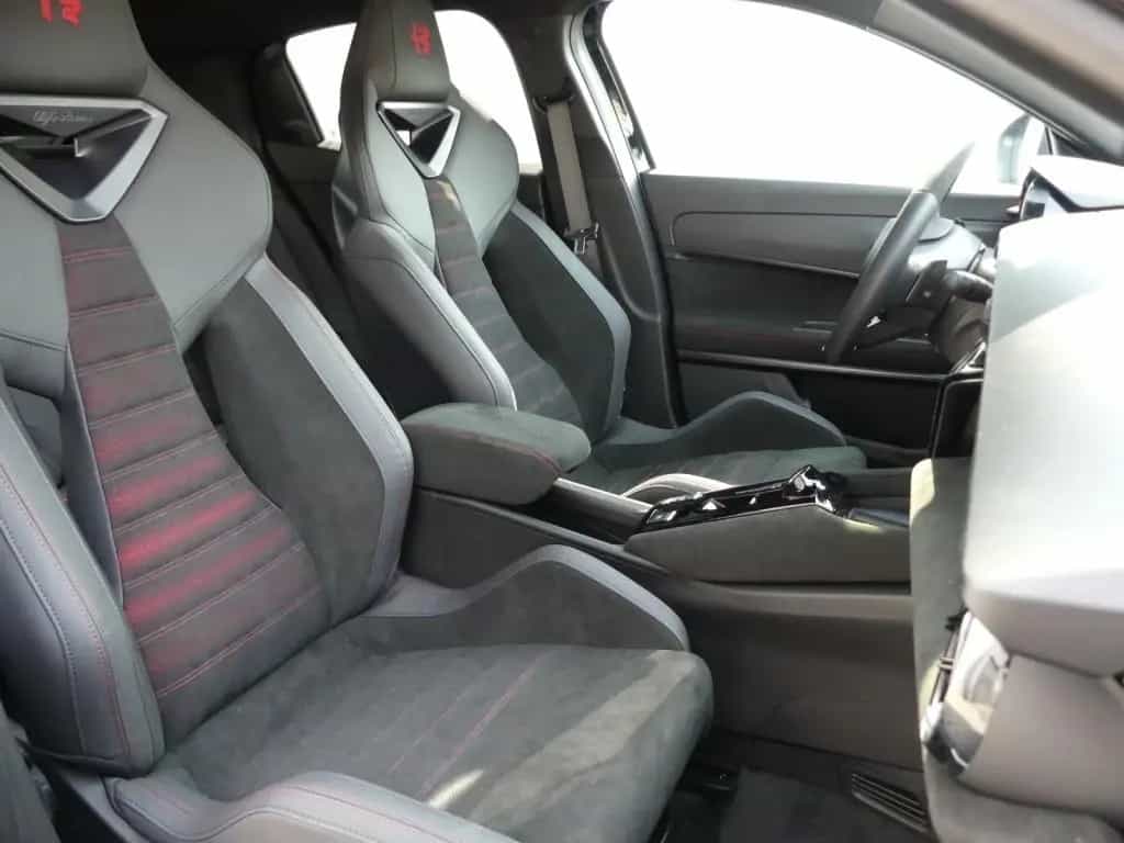 Alfa Romeo Junior IBRIDA Q4 1.2 VGT 145PS DCT6 SPORT SABELT 01/2026-photo-20