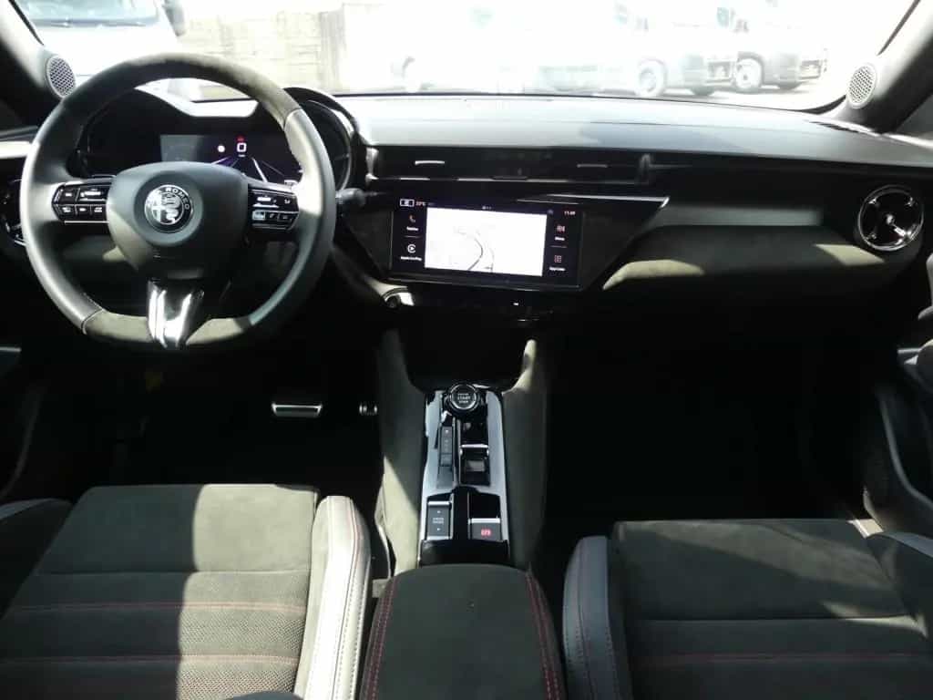 Alfa Romeo Junior IBRIDA Q4 1.2 VGT 145PS DCT6 SPORT SABELT 01/2026-photo-21