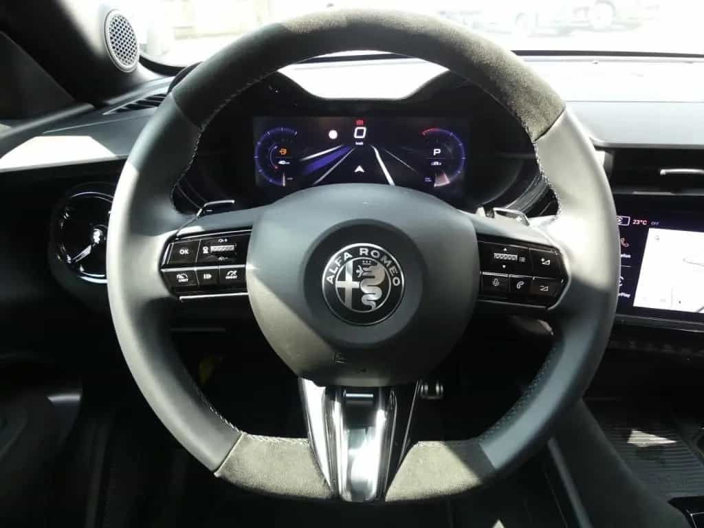 Alfa Romeo Junior IBRIDA Q4 1.2 VGT 145PS DCT6 SPORT SABELT 01/2026-photo-22