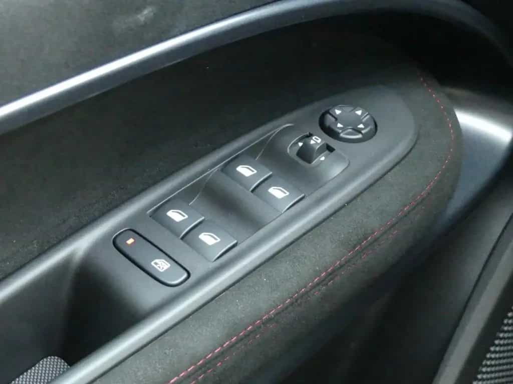 Alfa Romeo Junior IBRIDA Q4 1.2 VGT 145PS DCT6 SPORT SABELT 01/2026-photo-27