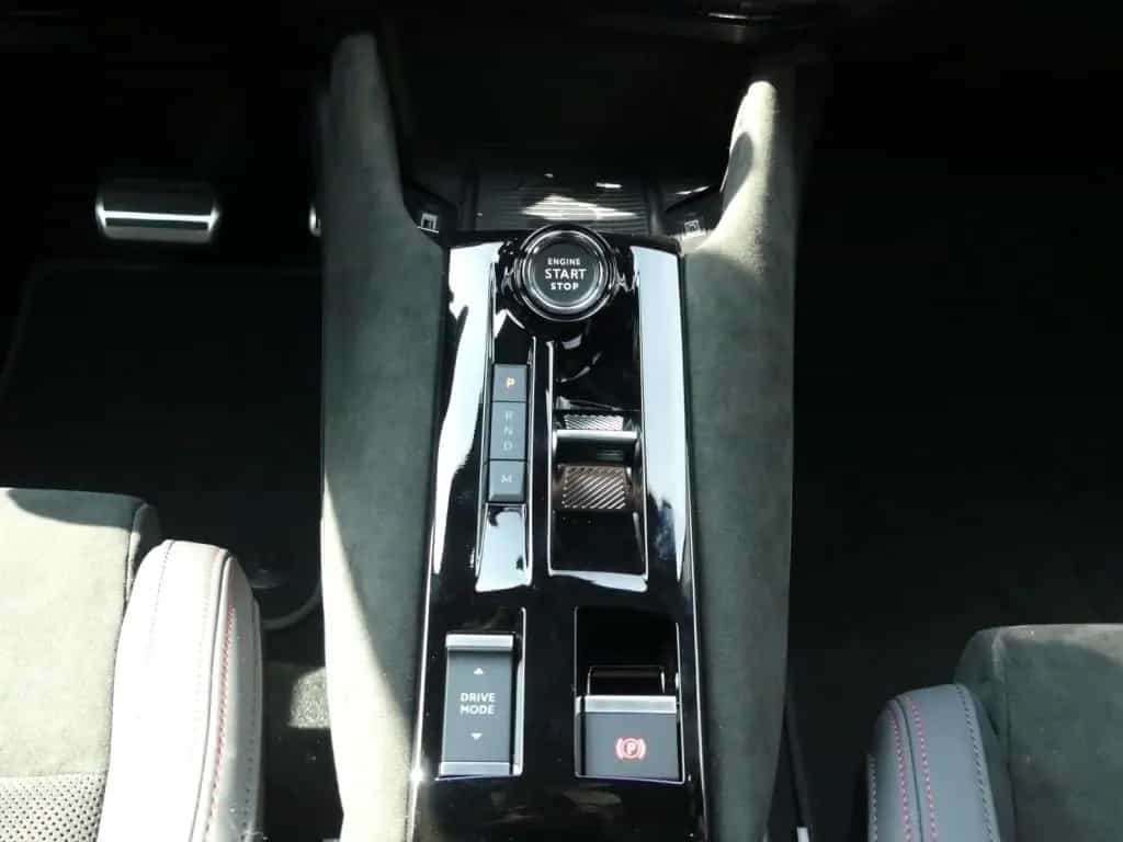 Alfa Romeo Junior IBRIDA Q4 1.2 VGT 145PS DCT6 SPORT SABELT 01/2026-photo-37