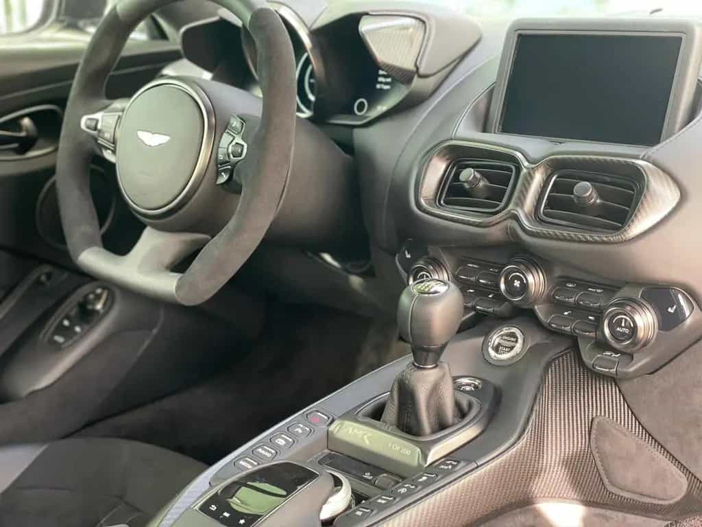 Aston Martin V8 Vantage 4.0 V8 06/2019-photo-17