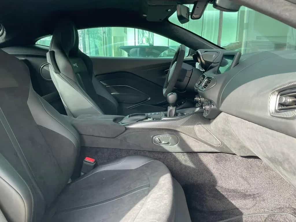 Aston Martin V8 Vantage 4.0 V8 06/2019-photo-18