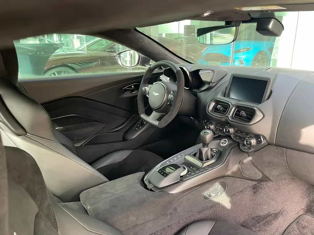 Aston Martin V8 Vantage 4.0 V8 06/2019-photo-21