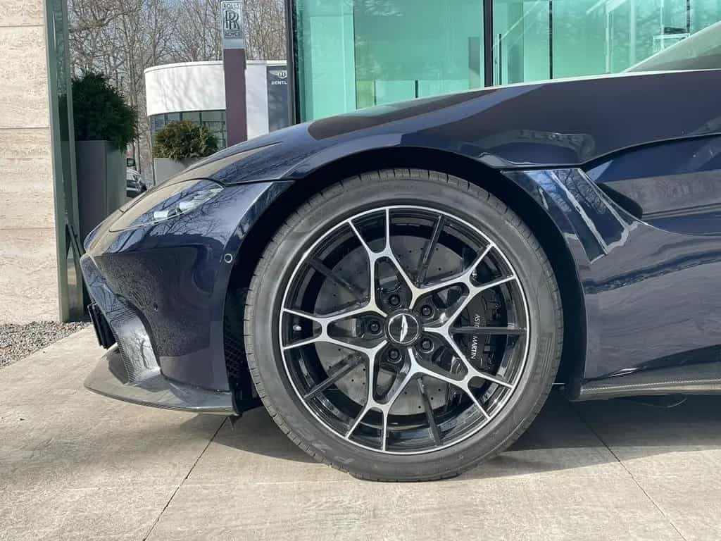 Aston Martin V8 Vantage 4.0 V8 06/2019-photo-5