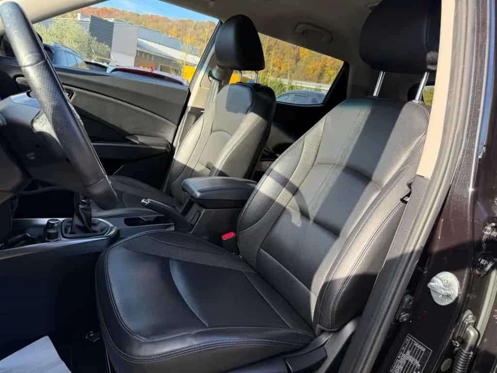 Ssangyong Tivoli 1.5 T-GDi Sapphire  Vollleder*Sitzheiz 12/2019-photo-9