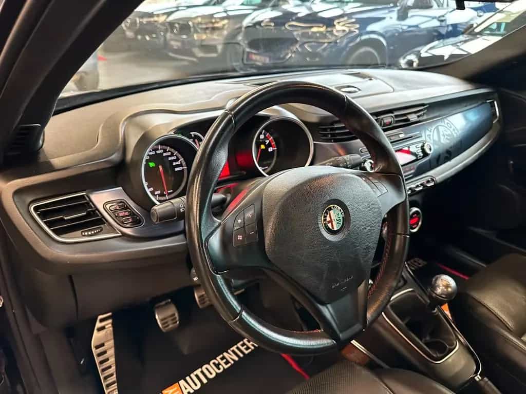Alfa Romeo Giulietta Quadrifoglio Verde *Klima*Radio*PDC*BT 08/2011-photo-29