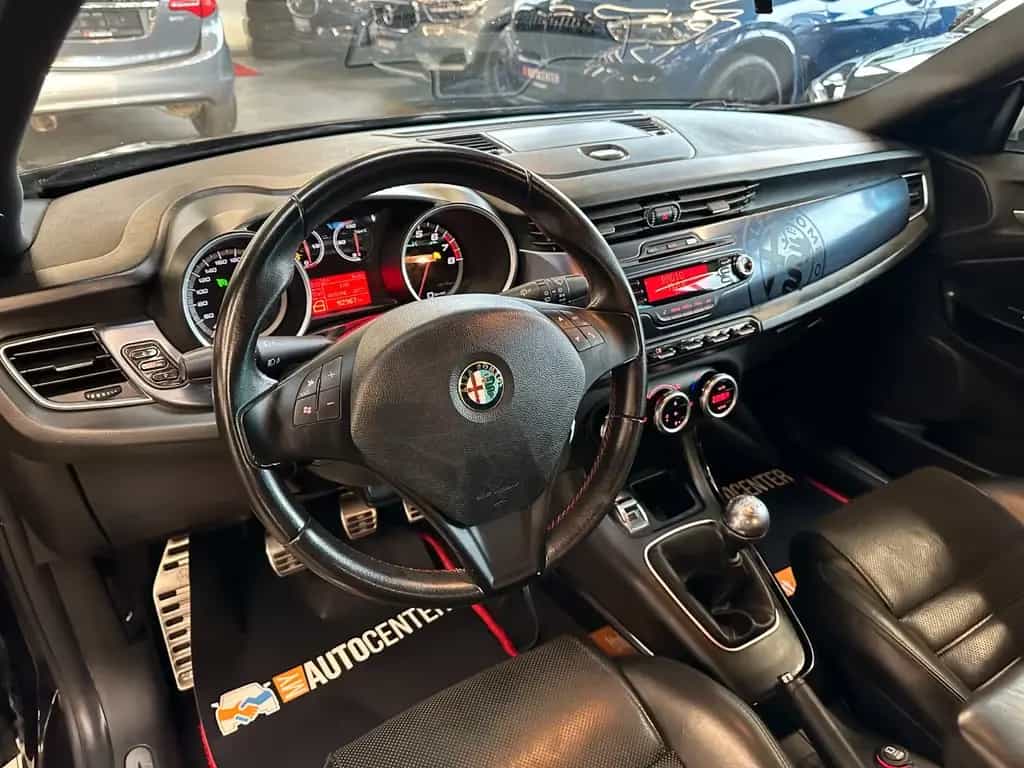 Alfa Romeo Giulietta Quadrifoglio Verde *Klima*Radio*PDC*BT 08/2011-photo-30
