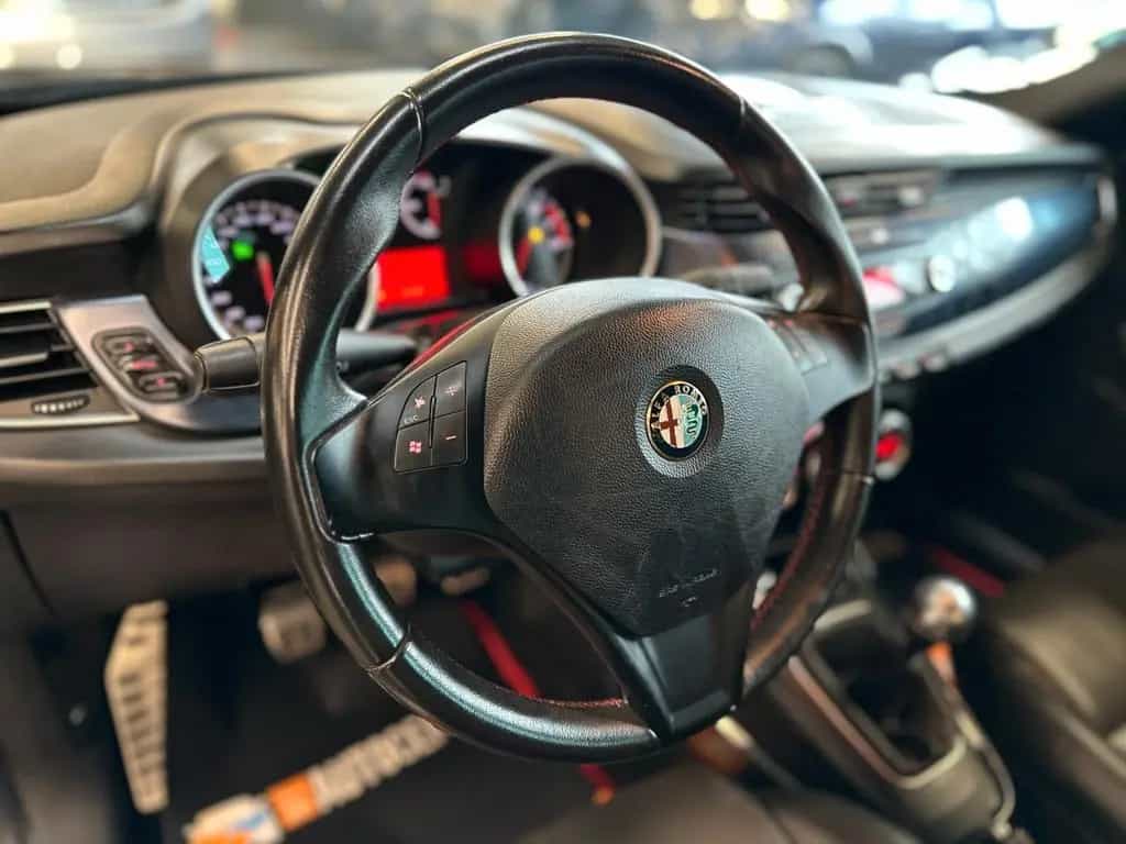 Alfa Romeo Giulietta Quadrifoglio Verde *Klima*Radio*PDC*BT 08/2011-photo-31