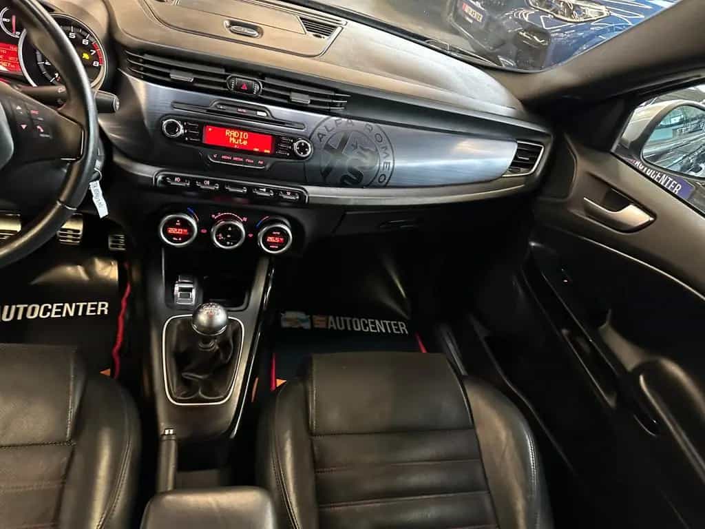 Alfa Romeo Giulietta Quadrifoglio Verde *Klima*Radio*PDC*BT 08/2011-photo-33