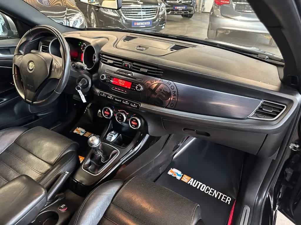 Alfa Romeo Giulietta Quadrifoglio Verde *Klima*Radio*PDC*BT 08/2011-photo-39