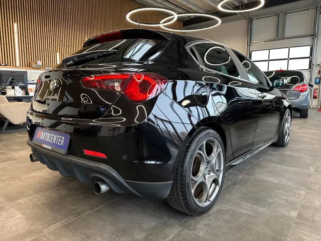 Alfa Romeo Giulietta Quadrifoglio Verde *Klima*Radio*PDC*BT 08/2011-photo-4