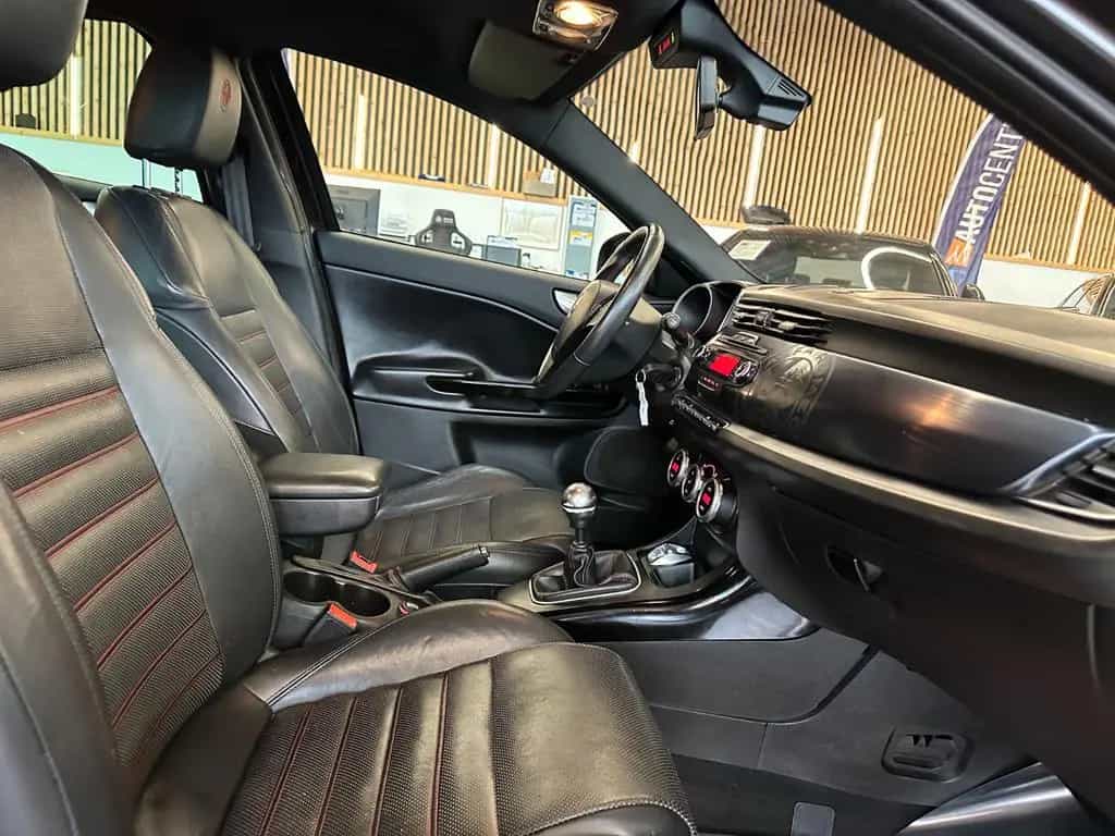 Alfa Romeo Giulietta Quadrifoglio Verde *Klima*Radio*PDC*BT 08/2011-photo-40