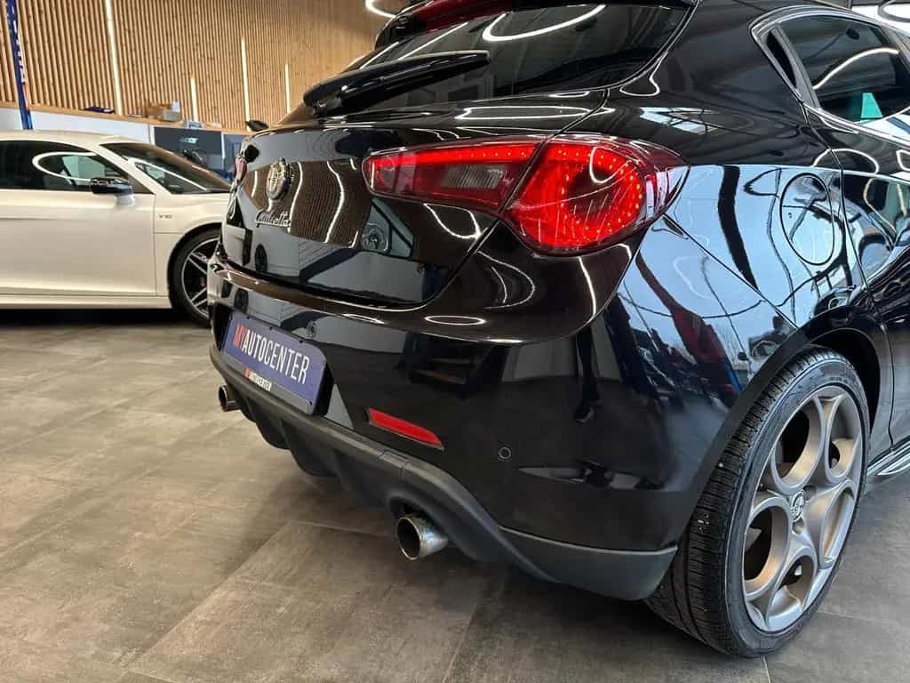 Alfa Romeo Giulietta Quadrifoglio Verde *Klima*Radio*PDC*BT 08/2011-photo-43