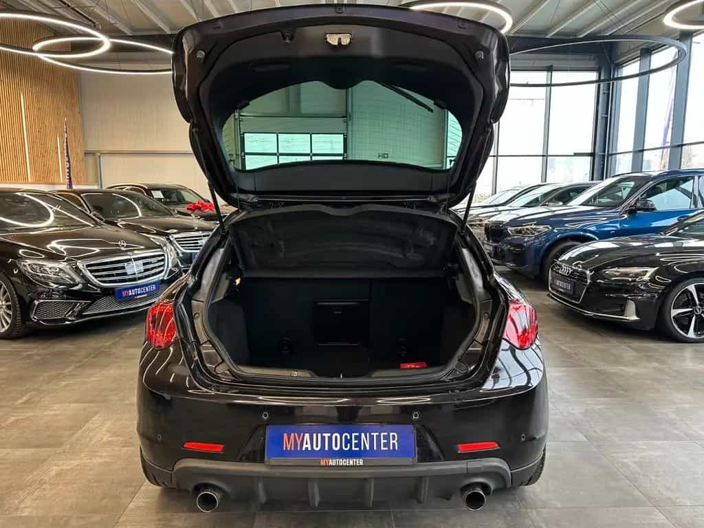 Alfa Romeo Giulietta Quadrifoglio Verde *Klima*Radio*PDC*BT 08/2011-photo-7