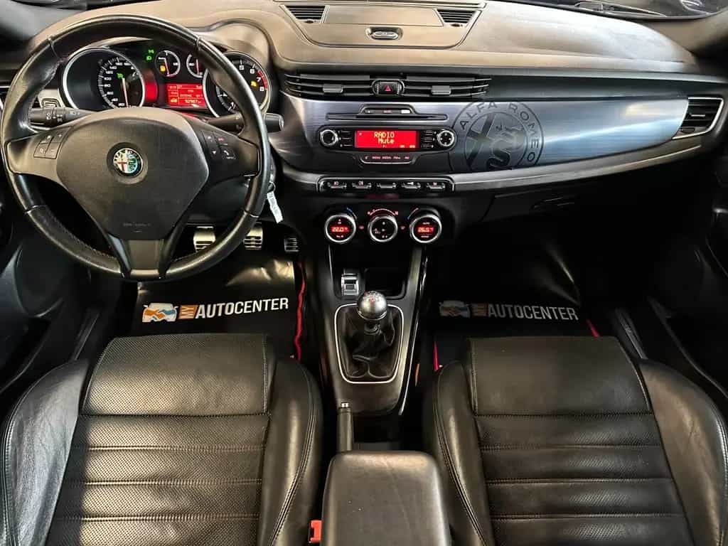 Alfa Romeo Giulietta Quadrifoglio Verde *Klima*Radio*PDC*BT 08/2011-photo-8