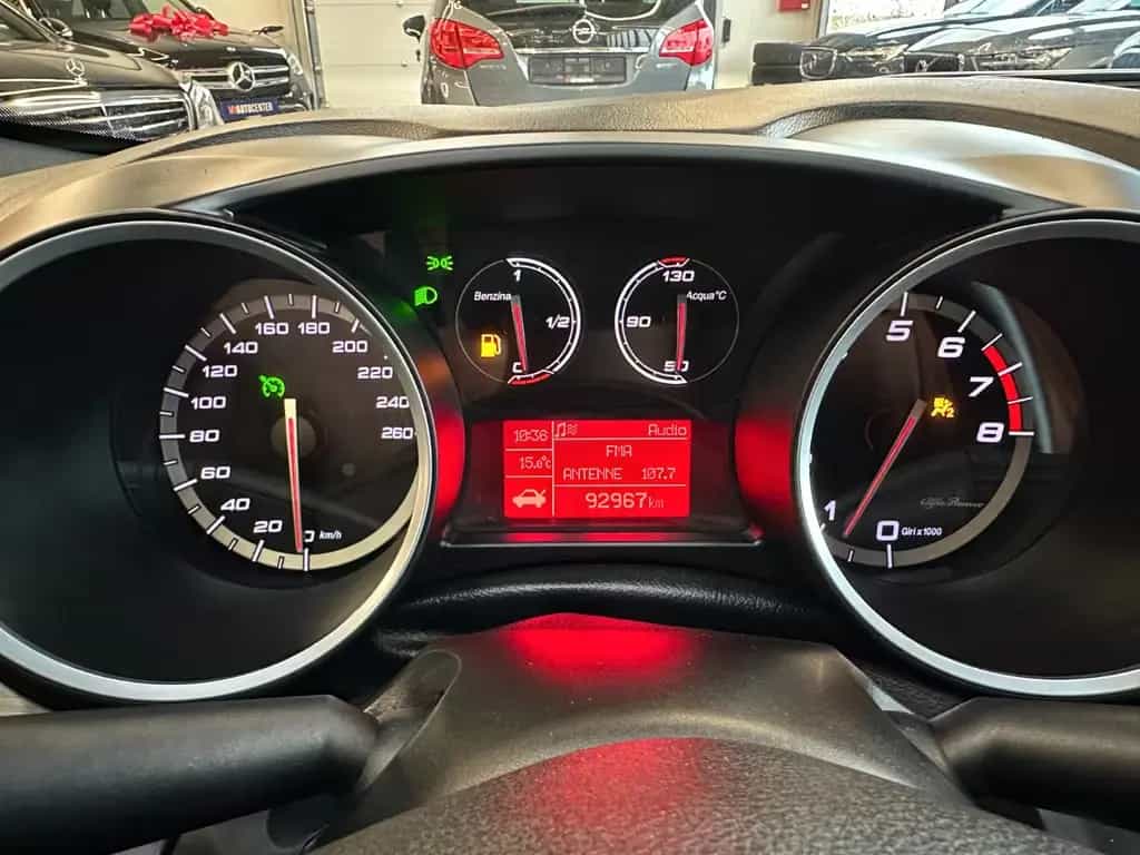 Alfa Romeo Giulietta Quadrifoglio Verde *Klima*Radio*PDC*BT 08/2011-photo-9