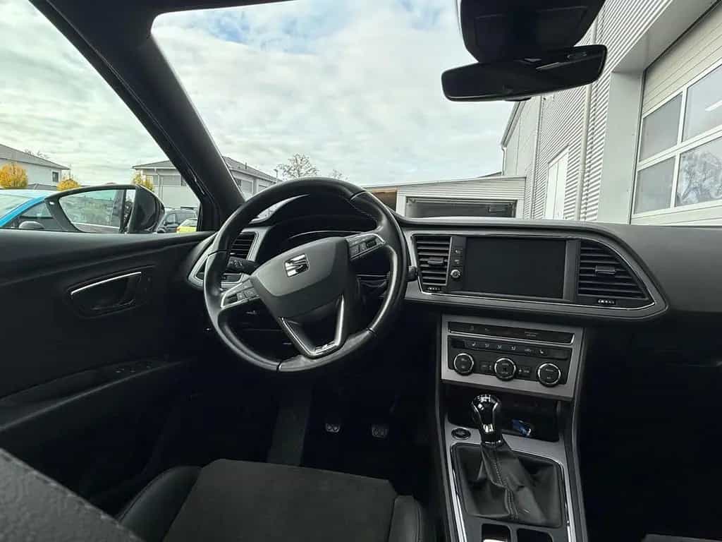 Seat Leon ST XCELLENCE 1.4 TSI LED/AHK/PANO/KAMERA 07/2018-photo-10