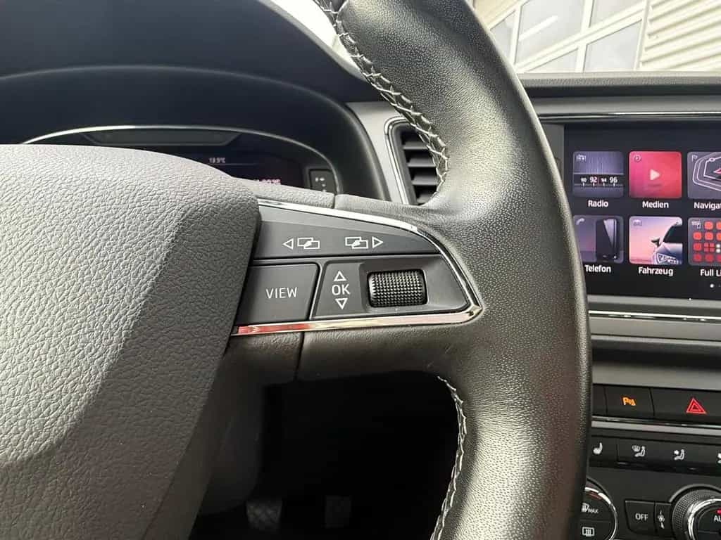 Seat Leon ST XCELLENCE 1.4 TSI LED/AHK/PANO/KAMERA 07/2018-photo-14